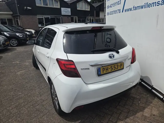 Toyota Yaris 1.5 Hybrid Dynamic 2015 Hybride Benzine 28