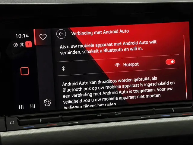 Volkswagen Golf 1.0 eTSI 110pk DSG Life 2024 Benzine 32