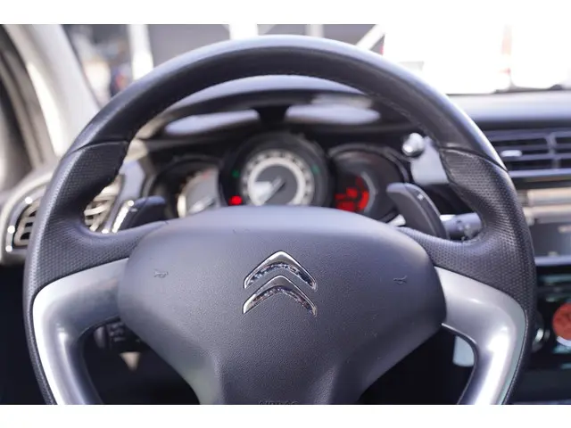 Citroën C3 1.2 PureTech Exclusive 2016 Benzine 19