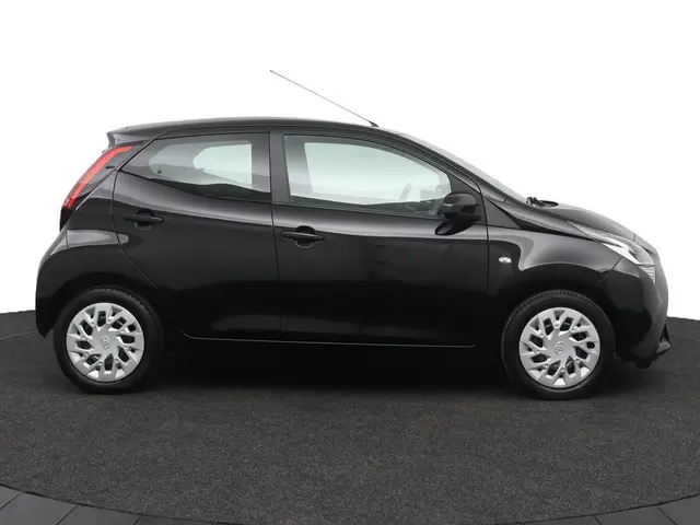Toyota Aygo 1.0 VVT-i x-play limited 2019 Benzine 13