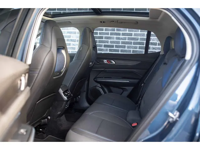 Lynk & Co 01 1.5 Business Edition 2025 Hybride Benzine 11