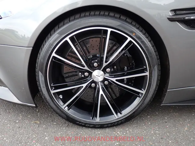Aston Martin V12 Vanquish 2+2 2014 Benzine 8