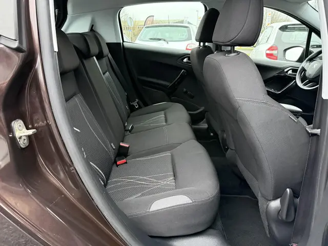 Peugeot 208 1.2 VTi Envy 2013 Benzine 10