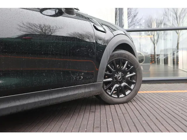 MINI 3-Deurs Cooper 2024 Benzine 19