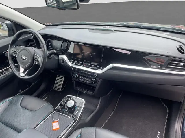 Kia e-Niro ExecutiveLine 64 kWh 2021 Elektrisch 2