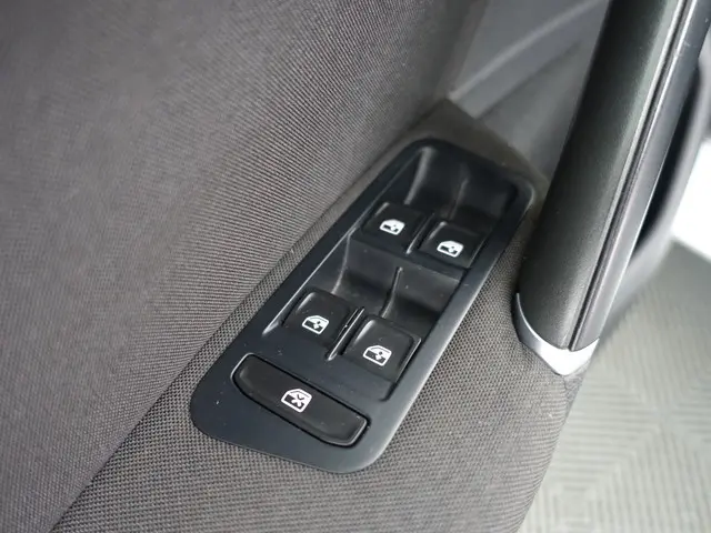 Volkswagen e-Golf Highline Aut- 2016 Elektrisch 21