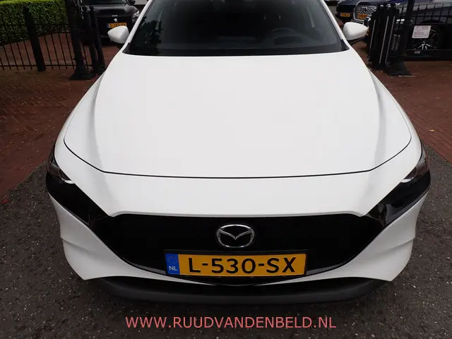 Mazda 3 2.0 e-SkyActiv-G M Hybrid 2021 Benzine 29