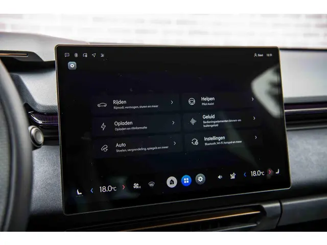 Lynk & Co 08 More 2025 Hybride Benzine 21