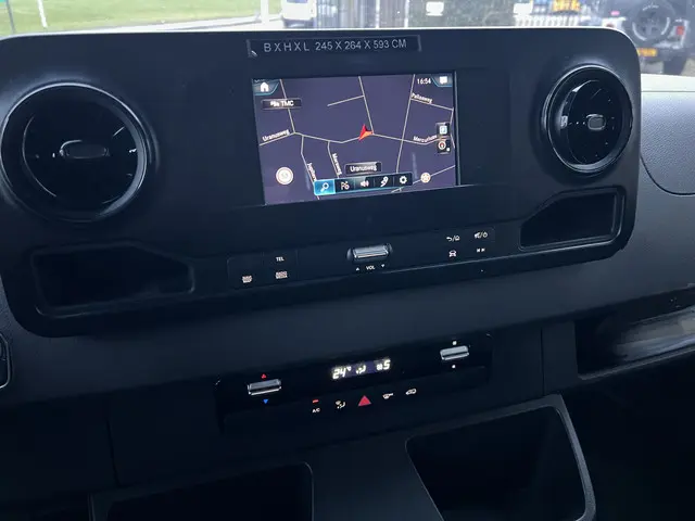 Mercedes-Benz Sprinter 311 2.2 CDI L2H2 Aut. 2018 Diesel 26