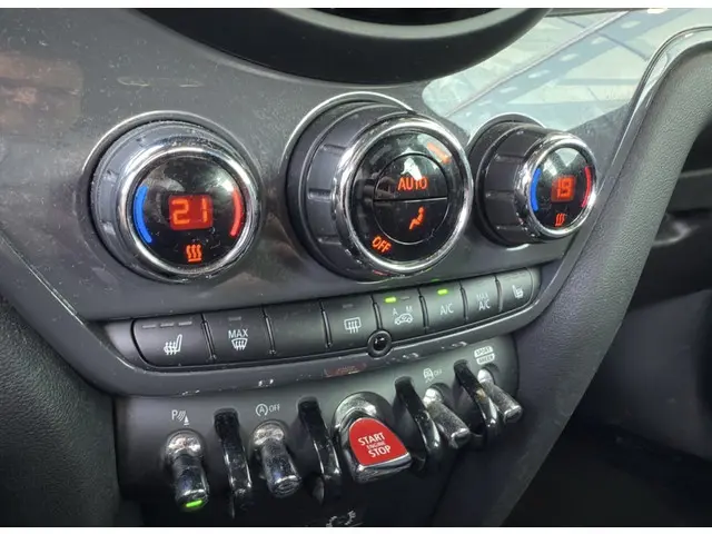 MINI Countryman Cooper Chili 2018 Benzine 23