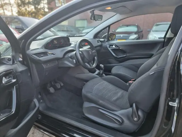 Peugeot 208 1.0 VTi Access 2014 Benzine 12