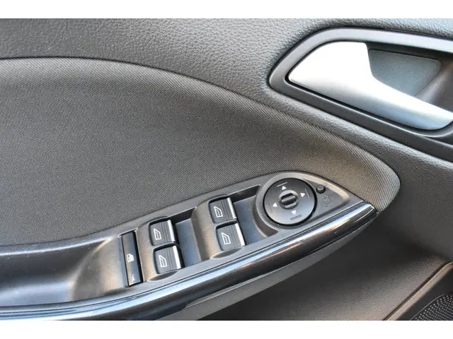 Ford Focus 1.5 Titanium Edition 2015 Benzine 29
