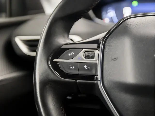Peugeot 5008 1.2 PureTech Sport 7 Persoons 2018 Benzine 17