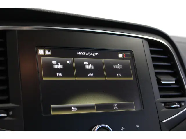 Renault Mégane Estate 1.5 Blue dCi Limited 2019 Diesel 26