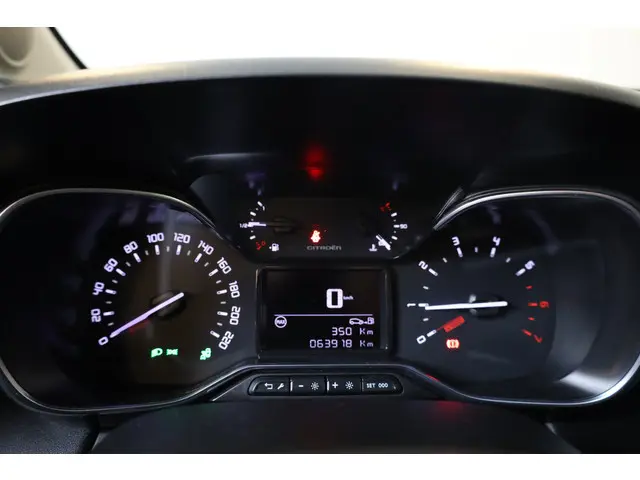 Citroën C3 Aircross PT 110 Shine 2020 Benzine 33