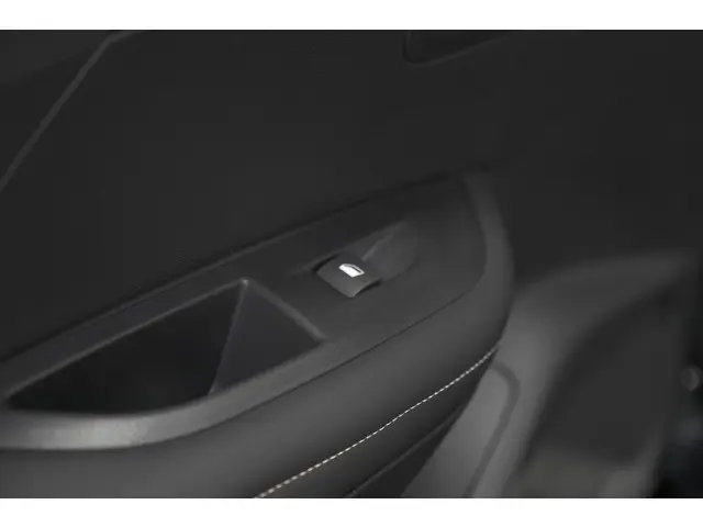 Peugeot 2008 1.2 Hybrid 145 Allure 2025 Hybride Benzine 32