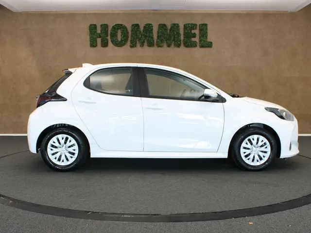 Toyota Yaris 1.5 Hybrid Active 2022 Hybride Benzine 8