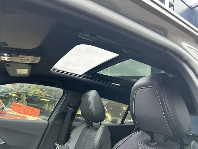 Peugeot 2008 1.2 Hybrid 145 GT 2025 Hybride Benzine 32