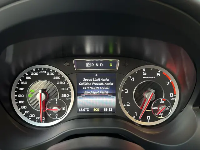 Mercedes-Benz A-Klasse AMG 45 4MATIC 2014 Benzine 11