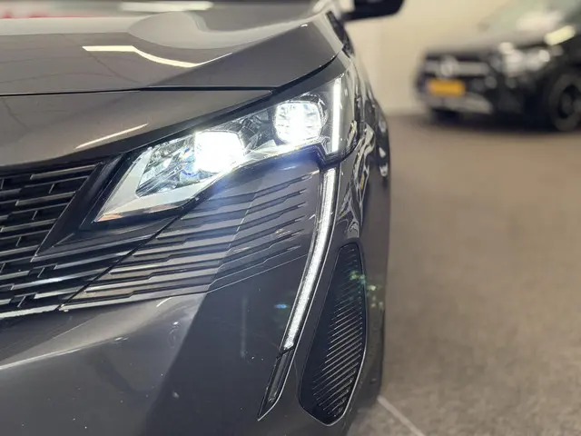 Peugeot 3008 1.6 HYbrid4 300 GT 2021 Hybride Benzine 10