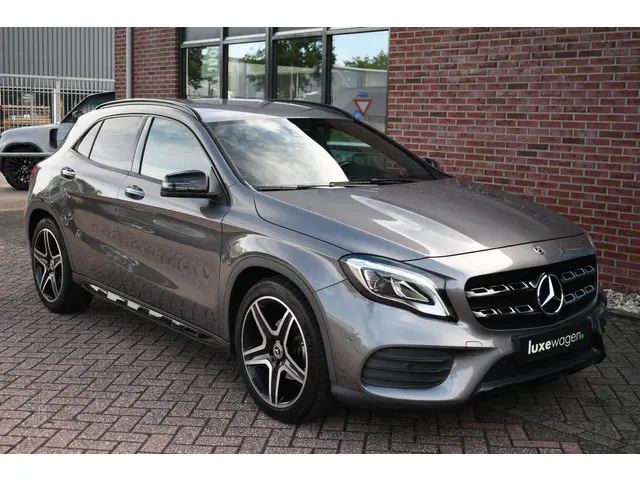 Mercedes-Benz GLA 180 AMG Night 2019 Benzine 64