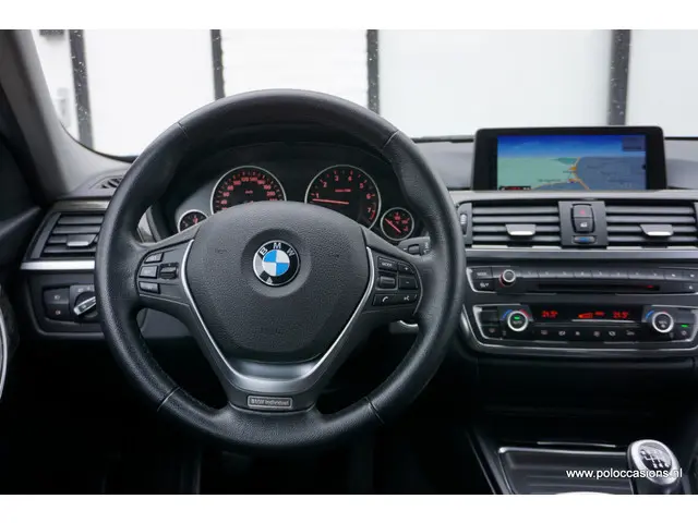 BMW 3 Serie 320i 2012 Benzine 12
