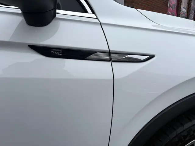 Volkswagen Tiguan 1.5 TSI R-Line Pano 2022 Benzine 37