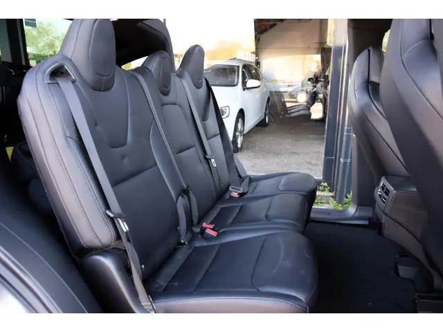 Tesla Model X 75D Base 2018 Elektrisch 18