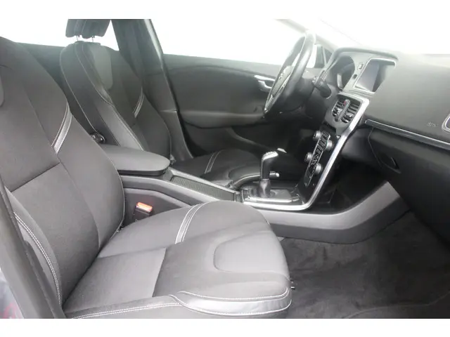 Volvo V40 2.0 T3 Nordic+ 2016 Benzine 7