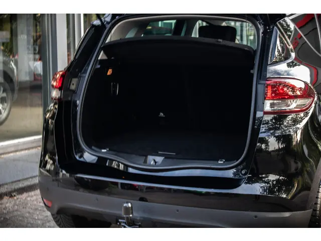 Renault Scénic TCe 130 Bose 2017 Benzine 39