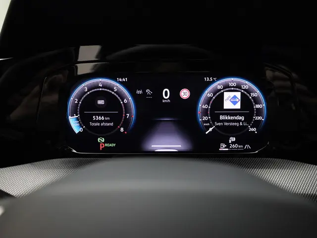 Volkswagen Golf 1.5eTSI/150PK R-Line DSG 2025 Benzine 17