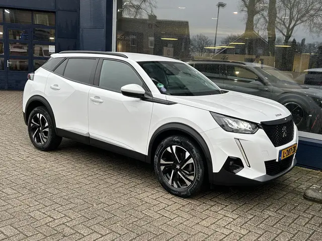 Peugeot 2008 1.2 Turbo 100 PK Allure Pack | 2021 Benzine 2