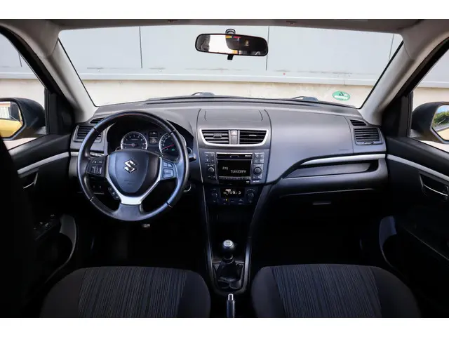 Suzuki Swift 1.2 Exclusive 2015 Benzine 14