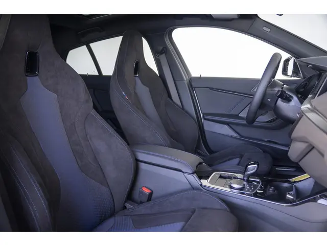 BMW 1 Serie 5-deurs 118i 2024 Benzine 8