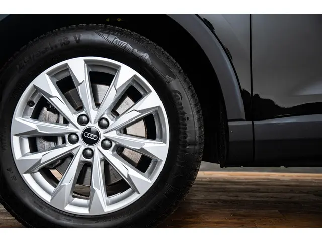 Audi Q3 45 TFSI e S edition 2022 Hybride Benzine 24