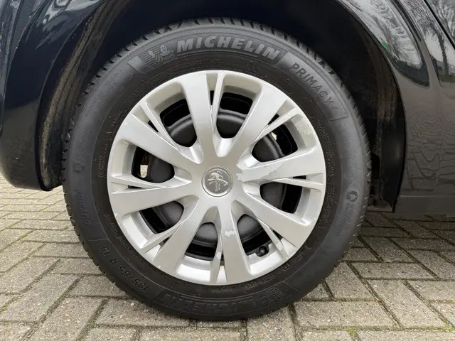 Peugeot 208 1.2 PureTech Blue Lease 2016 Benzine 34