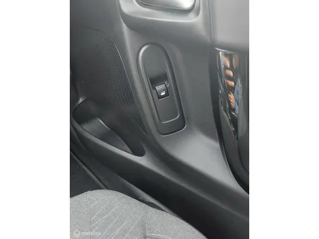 Citroën C3 1.2 PureTech Selection 2017 Benzine 30