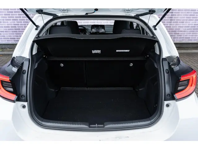 Toyota Yaris 1.5 Hybrid Dynamic 2022 Hybride Benzine 16