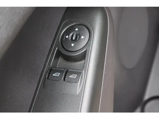 Ford Tourneo Courier 1.0 Titanium 2016 Benzine 18
