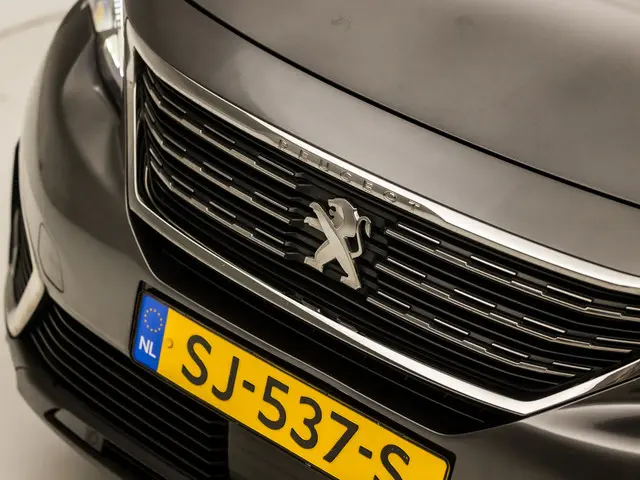 Peugeot 5008 1.2 PureTech Sport 7 Persoons 2018 Benzine 31