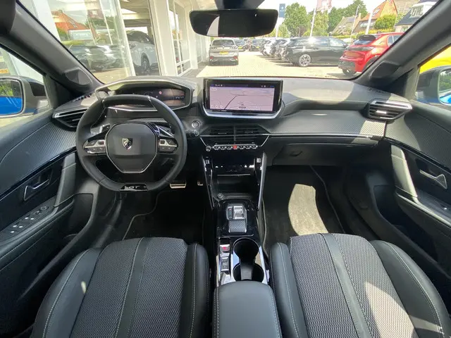 Peugeot 208 1.2 Hybrid 145 e-DCS6 GT 2024 Hybride Benzine 5