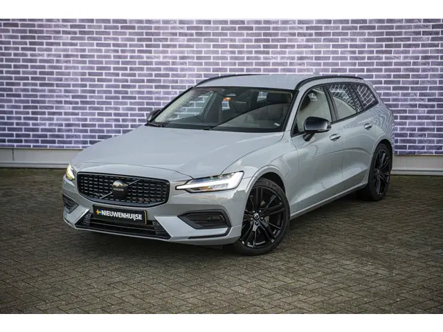 Volvo V60 2.0 B3 Essential Edition 2023 Benzine 14
