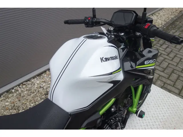 Kawasaki Z650 ABS 2020 Benzine 13
