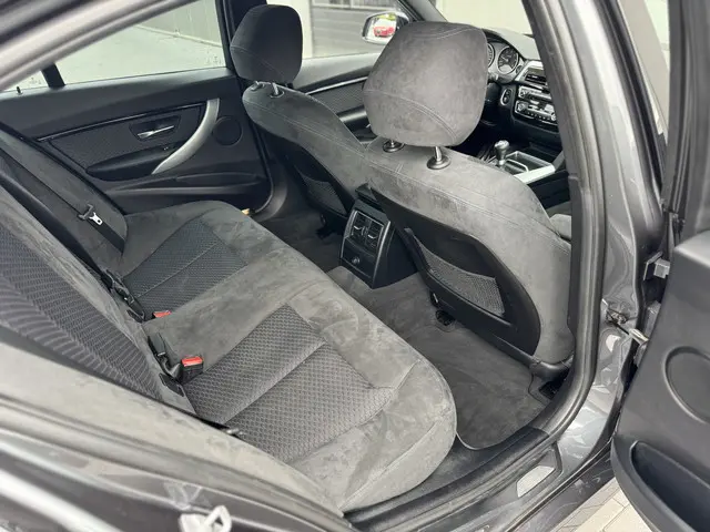 BMW 3 Serie 318d M Sport High Executive 2016 Diesel 8