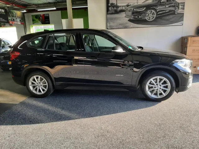 BMW X1 sDrive18i Executive 2017 Benzine 27