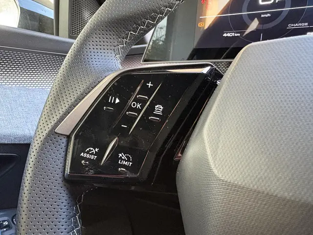 Peugeot 3008 1.2 Hybrid 145 GT 2025 Hybride Benzine 19