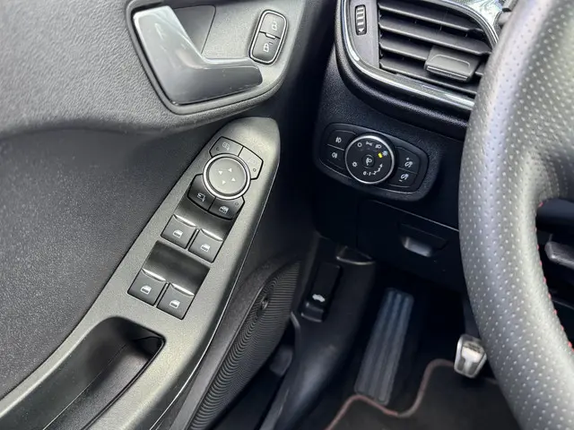 Ford Fiesta 1.0 ECOBOOST HYBRID ST-LINE X 2021 Benzine 18