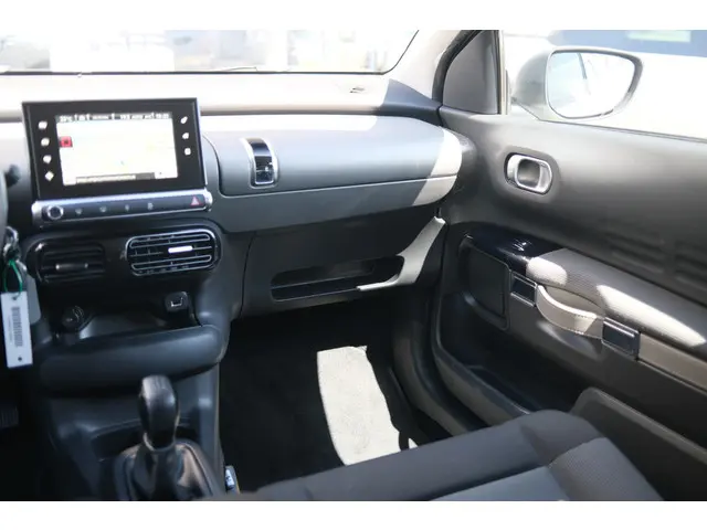 Citroën C4 Cactus 1.2 PureTech Shine 2017 Benzine 40