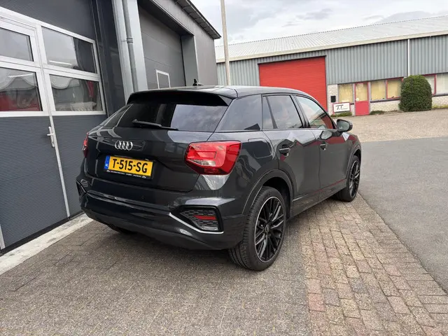 Audi Q2 35 TFSI Edition one 2022 Benzine 4