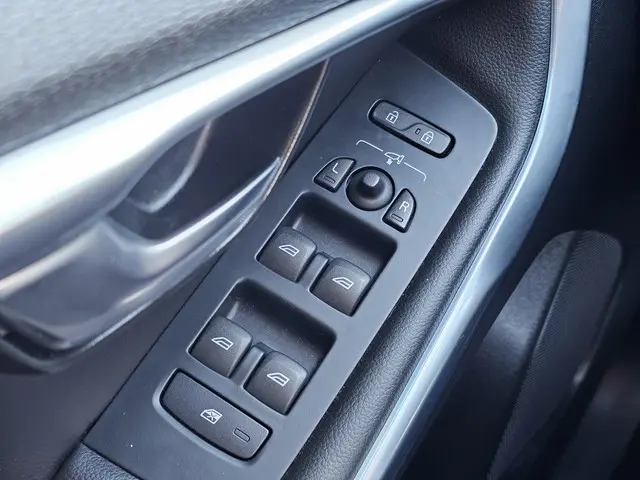 Volvo V40 Cross Country 2.0 D4 Summum 2016 Diesel 13